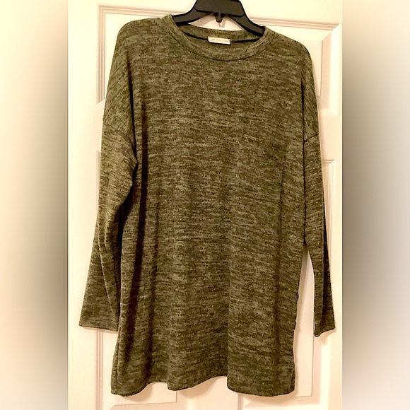 Long Sleeve Drop Shoulder Faux Side Placket w/ Wooden Buttons Top - Picture 1 of 4